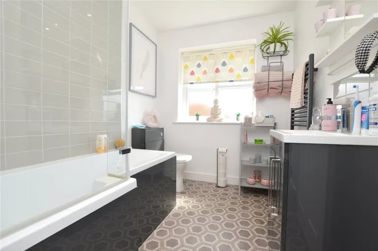 The spacious ensuite has a bathtub, wash hand basin and WC.