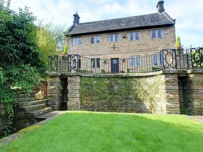 The gardens were designed by Sir Edwin Landseer Lutyens, a historic architect behind the Cenotaph memorial in Whitehall. It is one of two places where Lutyens designed the gardens for a property, but not the house. (Photo courtesy of Purplebricks)