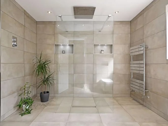 The master en-suite is the most modern room in the entire house. (Photo courtesy of Zoopla)