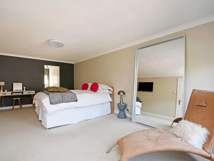 The master bedroom also has a dressing room before the en-suite. (Photo courtesy of Zoopla)