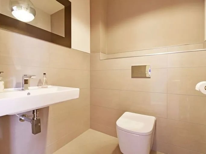 The bathrooms are very modern. (Photo courtesy of Zoopla)