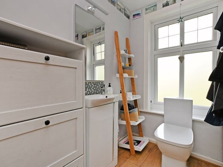 The bathrooms look very modern. (Photo courtesy of Zoopla)
