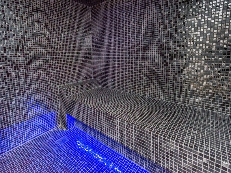 The gym also features a steam room. (Photo courtesy of Zoopla)