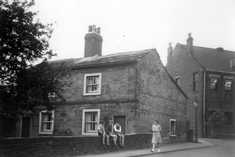 Two cottages on Quarry Hill, Oulton, behind the Old Mason's Arms Inn at the junction with Aberford Road. By 1970 the cottages had been demolished and the area is now Leventhorpe Way. On the right can be seen Oulton Institute, which opened in 1897 as a single storey building, with an upper floor added in 1912. It was also known locally as Harold Hall.