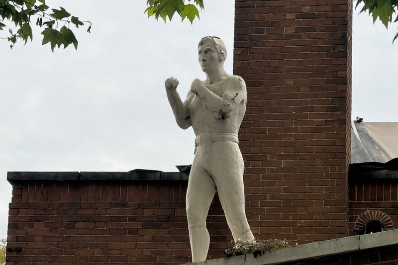 Located on the roof of the former Bendigo pub in Sneinton is a statue of the former bare-knuckle boxing champion. 

Bendigo became a professional boxer at the age of 21 and only lost one fight during his career. 

The pub has long since closed but the Bendigo statue still proudly guards its former entrance from the roof. 