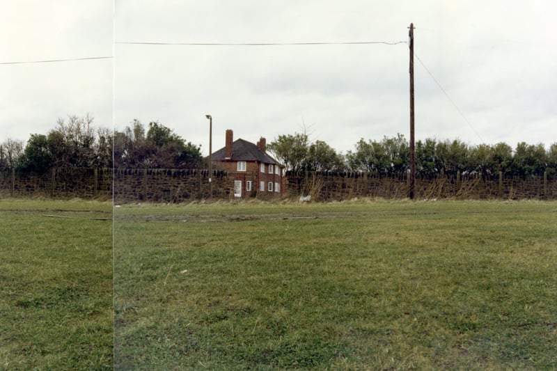 A view looking across fields towards Tongue Lane, located just in front of the wall. The lodge visible in the centre is where the Medical Officer of Meanwood Park Hospital once resided. It is now Brandon House care home. The fields in the foreground were to become the grounds of St. John Bosco and St. Thomas Aquinas Schools, now the site of Cardinal Heenan High School and St. Urban's Primary School.