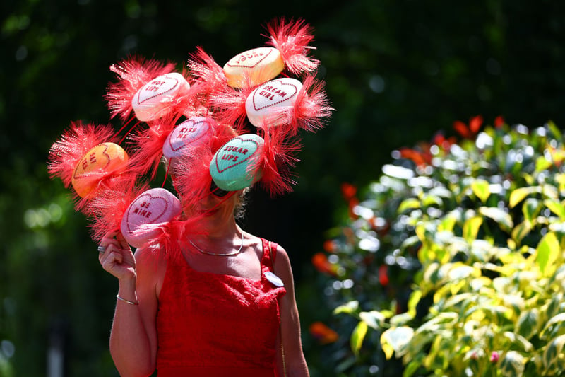 Yes, I know it was meant to attract attention, but this race goer's love heart inspired headpiece attracted attention for all the wrong reasons! 