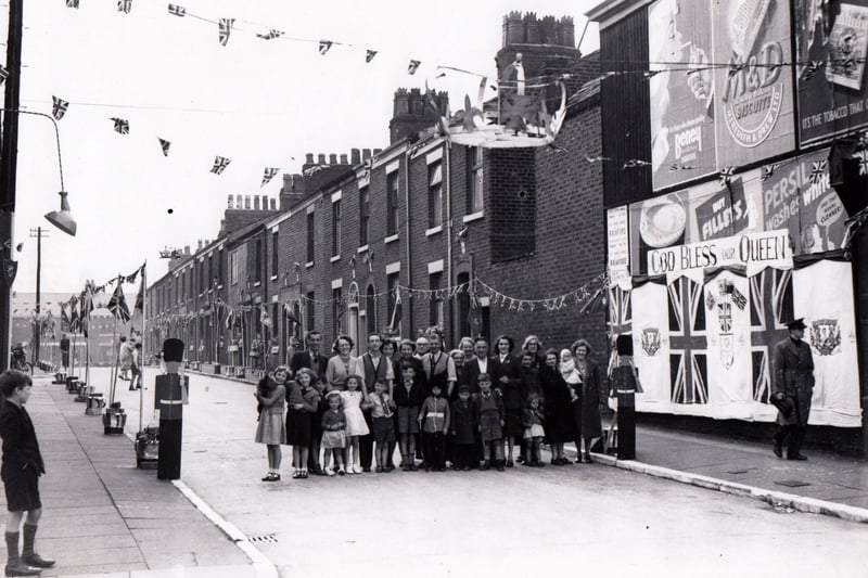 62 ancient retro pictures of 1955 Preston, from Queen Elizabeth II to ...