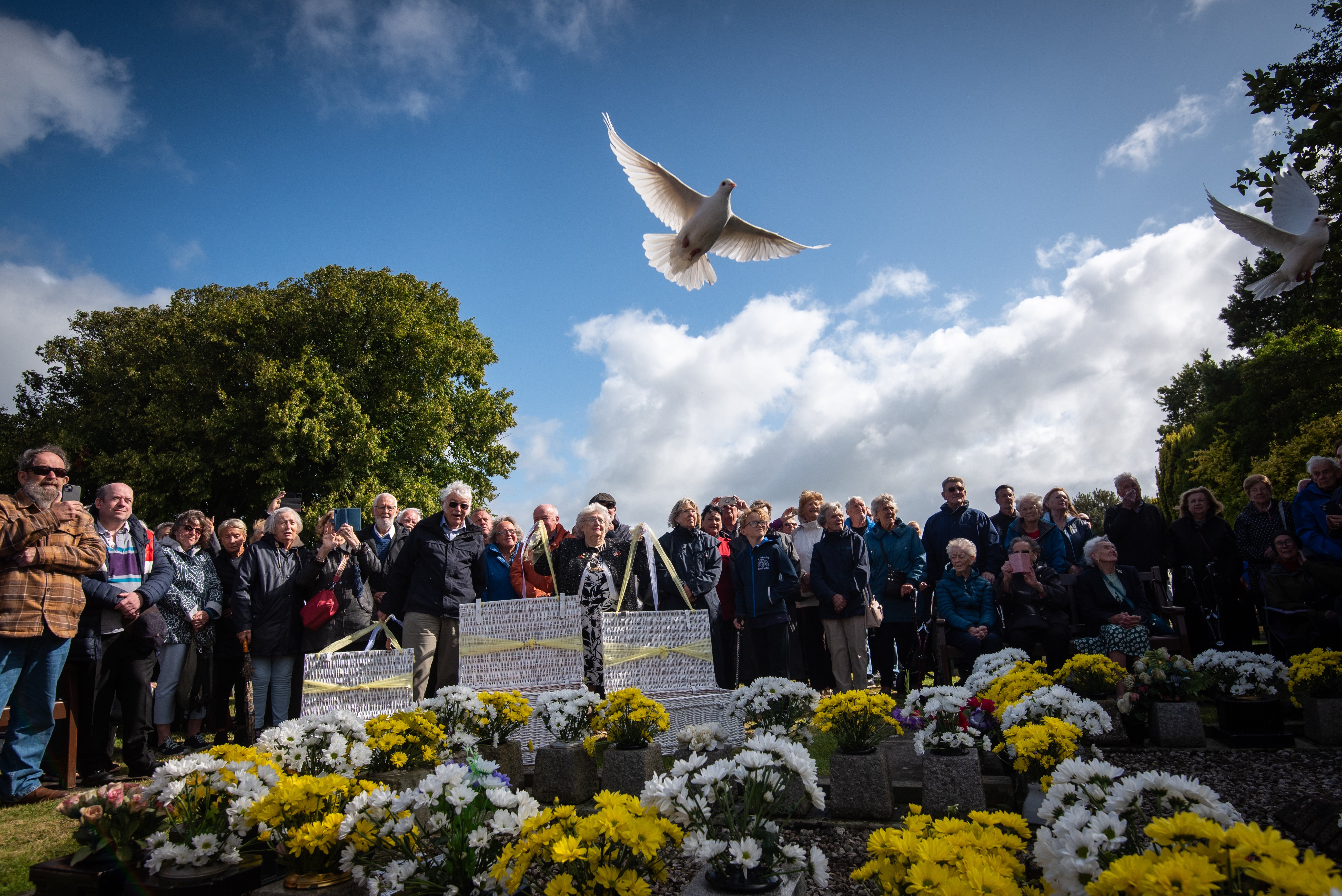 22 Poignant Scenes Of Freckleton Air Disaster 80th Anniversary Memorial ...