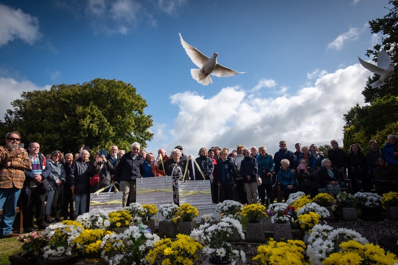 22 poignant scenes of Freckleton Air Disaster 80th anniversary memorial ...