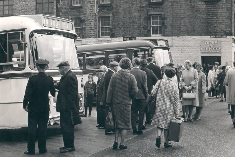 Edinburgh Retro: 17 fascinating nostalgic pictures on the buses in the ...