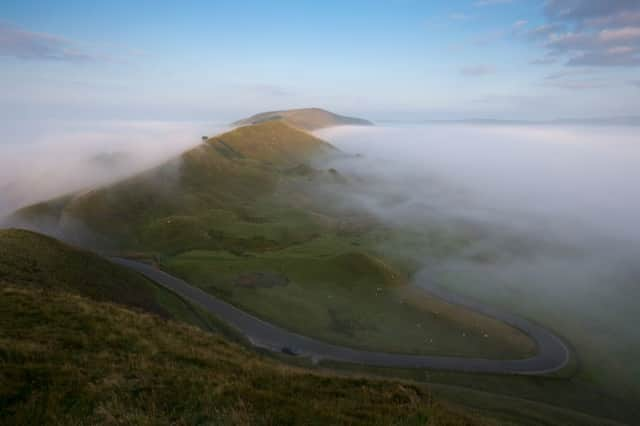 The view from the summit of Mam Tor towards Rush Up Edge at dawn. 

All Rights Reserved: F Stop Press Ltd. +44(0)1335 418629   www.fstoppress.com.