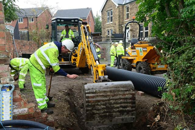 21 Sept 2015......Work starts on a new flood alleviation scheme gets underway in Mosborough near sheffield. Picture Scott Merrylees SM1009/53c