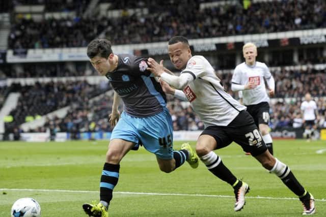 Fernando Forestieri holds off Marcus Olsson