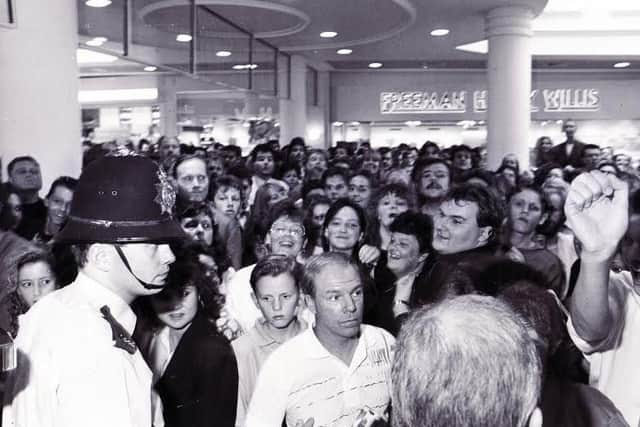 Meadowhall opening crowd control