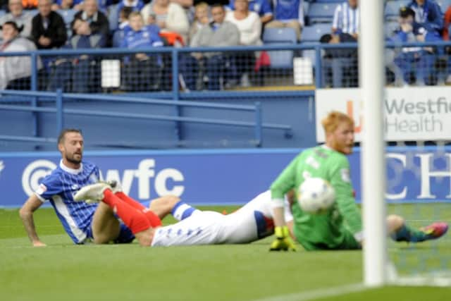 Steven Fletcher scores