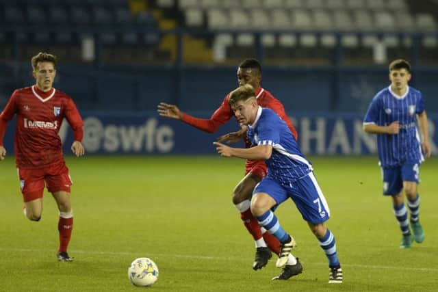 Jordan Lonchar breaks forward.
Sheffield Wednesday U18 v Gillingham U18.  FA Youth Trophy Fourth Round.  6 January 2017.  Picture Bruce Rollinson