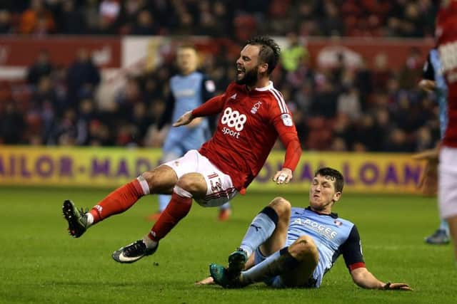 Richie Smallwood upends Danny Fox