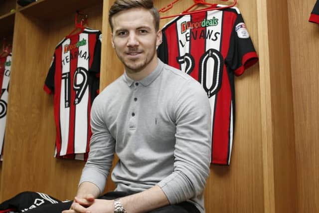 Lee Evans is unveiled at Bramall Lane: Simon Bellis/Sportimage